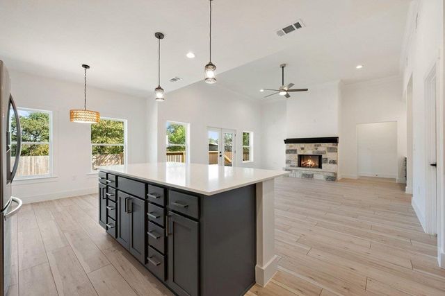 4 Dalewood DR, Wimberley, TX 78676