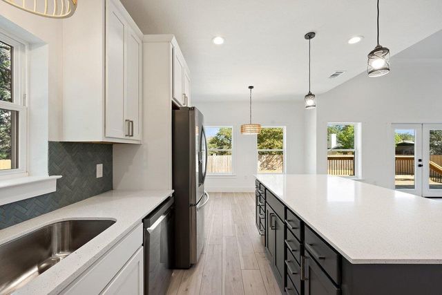 4 Dalewood DR, Wimberley, TX 78676