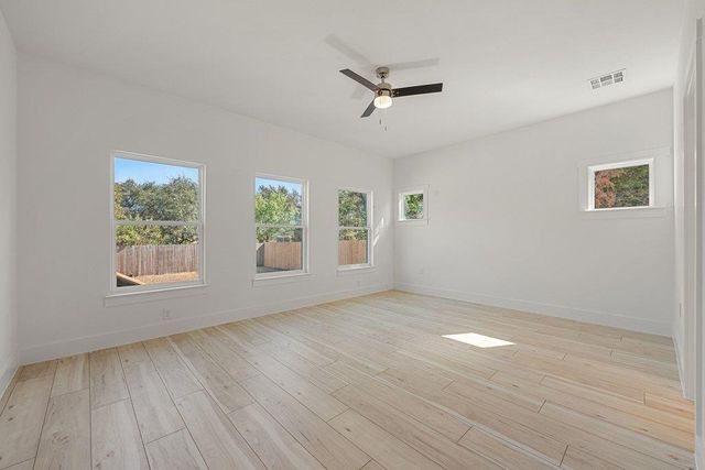 4 Dalewood DR, Wimberley, TX 78676