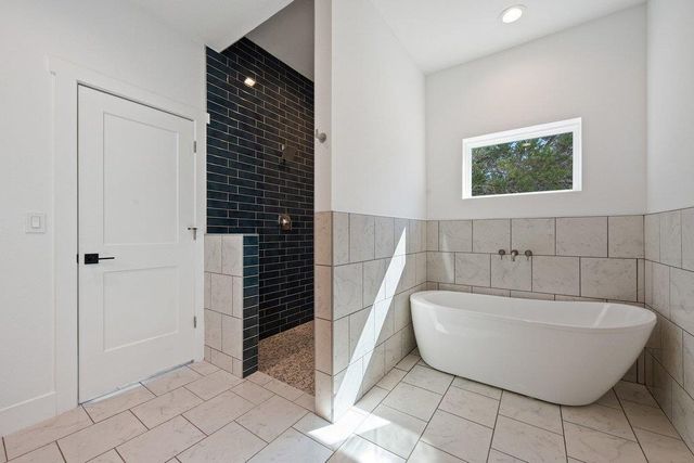 4 Dalewood DR, Wimberley, TX 78676