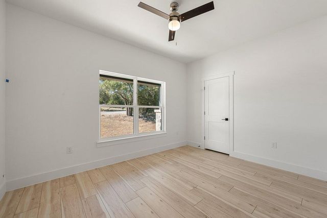 4 Dalewood DR, Wimberley, TX 78676