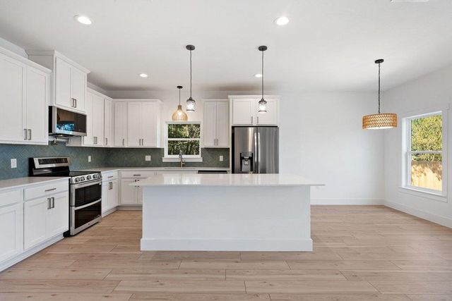 4 Dalewood DR, Wimberley, TX 78676
