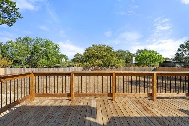 4 Dalewood DR, Wimberley, TX 78676