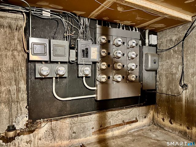 16 Henry Street, Hartford, CT 06114