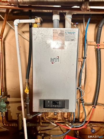 16 Henry Street, Hartford, CT 06114