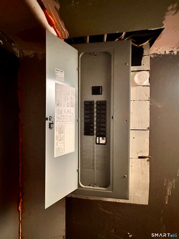 16 Henry Street, Hartford, CT 06114