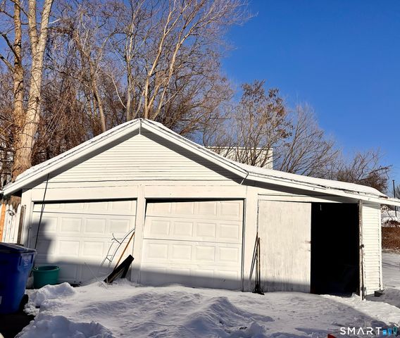 16 Henry Street, Hartford, CT 06114