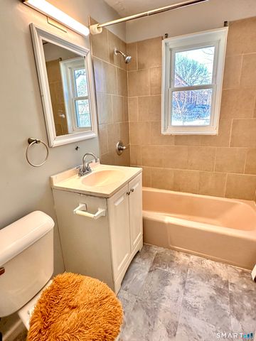 16 Henry Street, Hartford, CT 06114