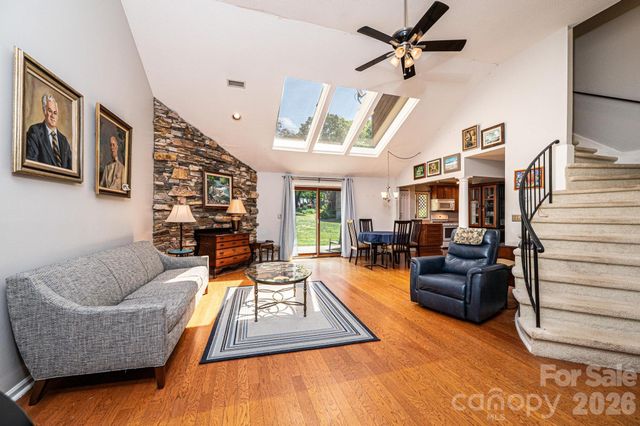 1759 12th Street NE, Hickory, NC 28601