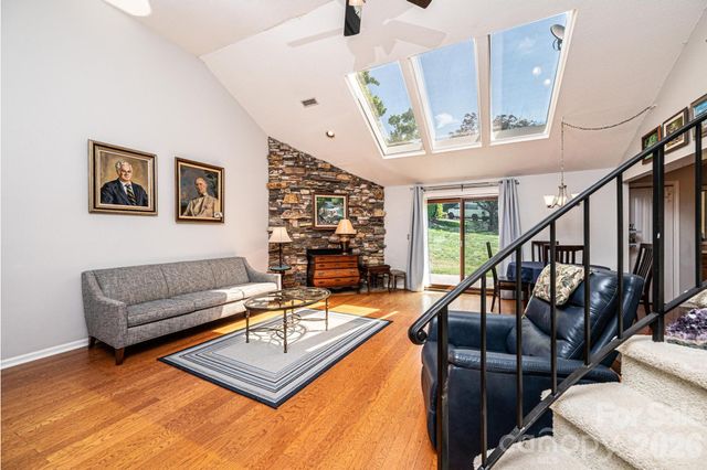 1759 12th Street NE, Hickory, NC 28601