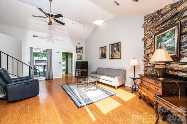 1759 12th Street NE, Hickory, NC 28601
