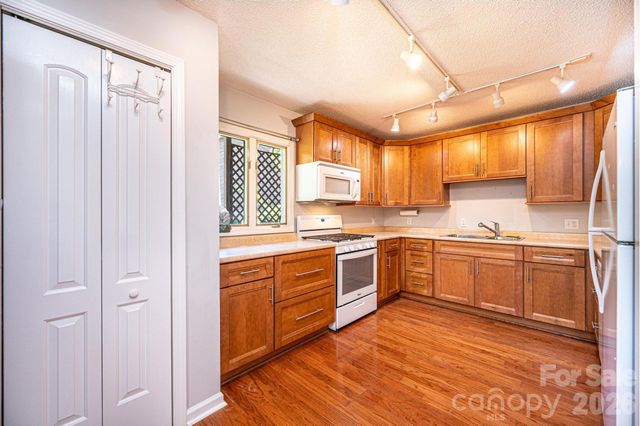 1759 12th Street NE, Hickory, NC 28601