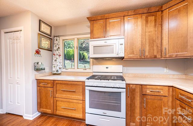 1759 12th Street NE, Hickory, NC 28601