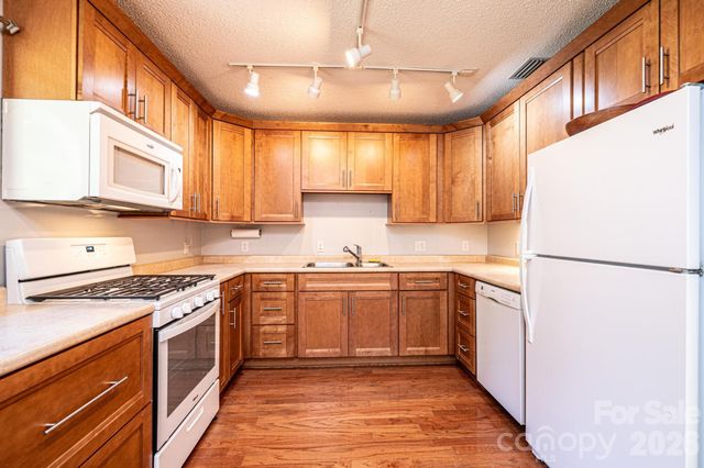 1759 12th Street NE, Hickory, NC 28601