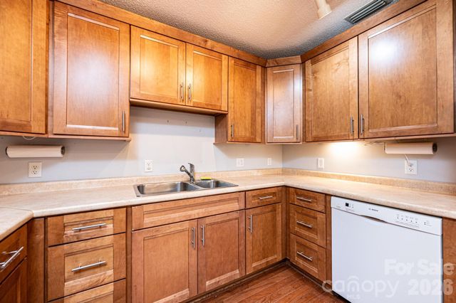 1759 12th Street NE, Hickory, NC 28601