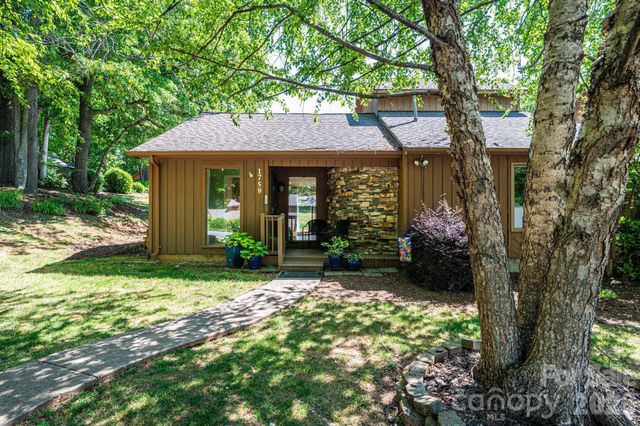 1759 12th Street NE, Hickory, NC 28601
