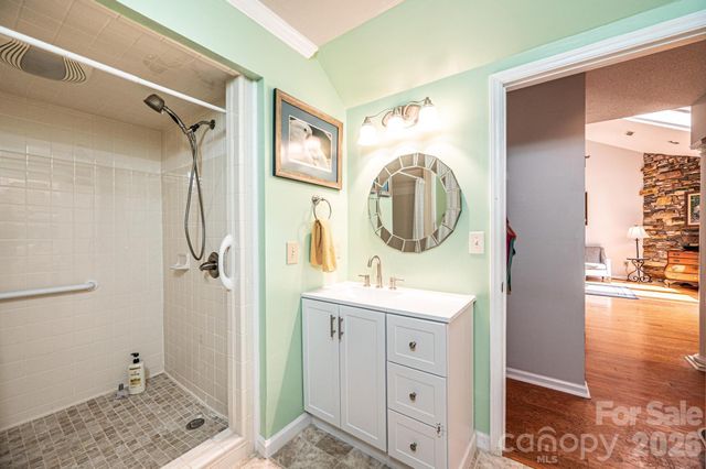 1759 12th Street NE, Hickory, NC 28601
