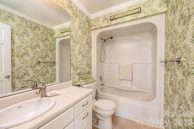 1759 12th Street NE, Hickory, NC 28601