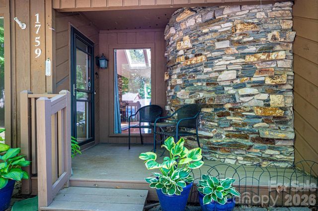 1759 12th Street NE, Hickory, NC 28601