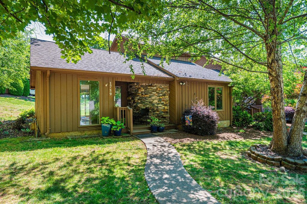 1759 12th Street NE, Hickory, NC 28601