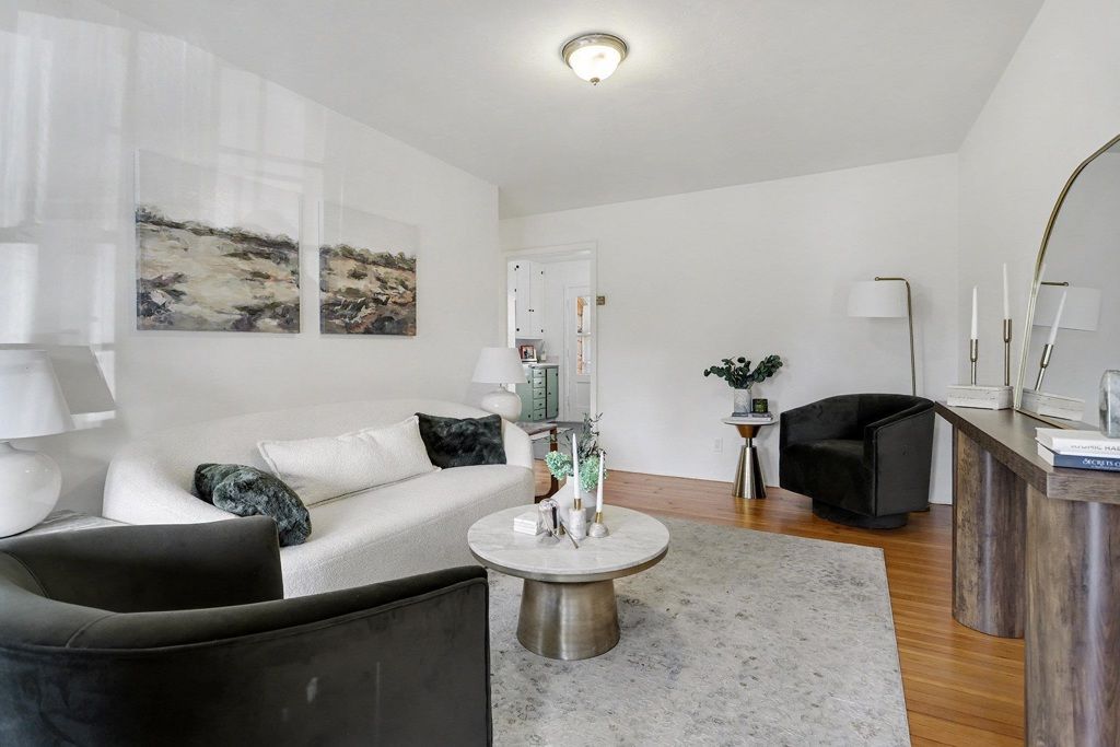 Image 5 of property listing at 1808 Main street, Alameda, CA 94501