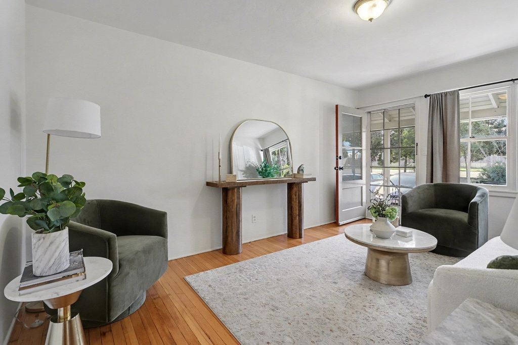 Image 7 of property listing at 1808 Main street, Alameda, CA 94501