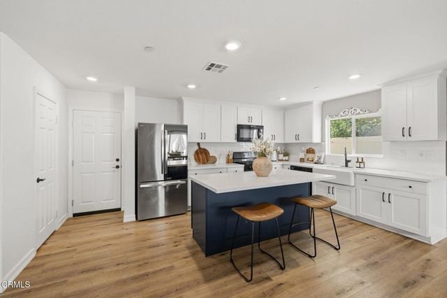 454 Celebration Lane, Santa Paula, CA 93060