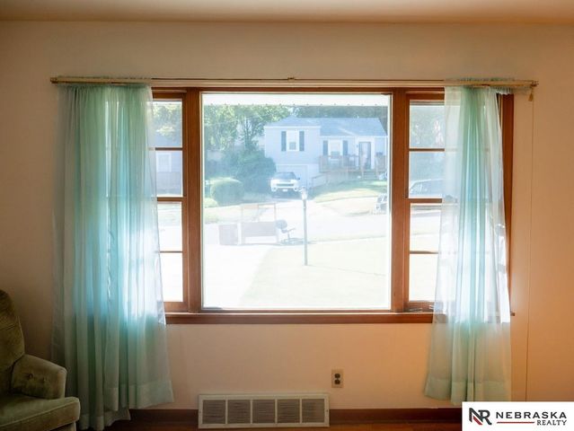 6774 Emmet Street, Omaha, NE 68104