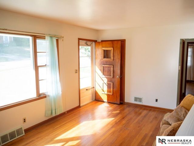 6774 Emmet Street, Omaha, NE 68104