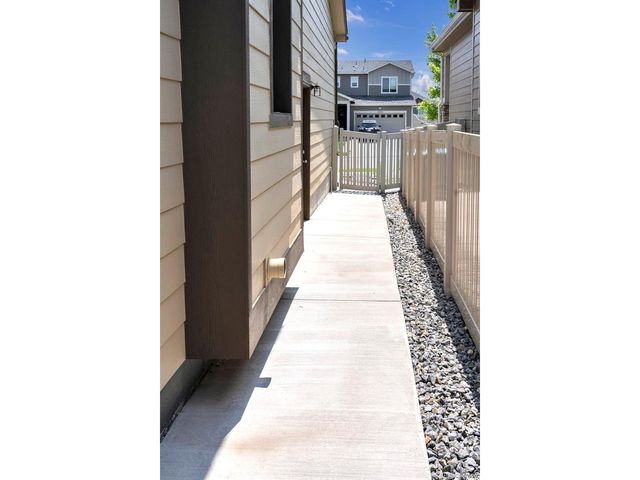 10573 Yosemite St, Henderson, CO 80640