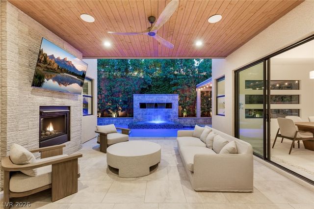 75 Pristine Glen Street, Las Vegas, NV 89135
