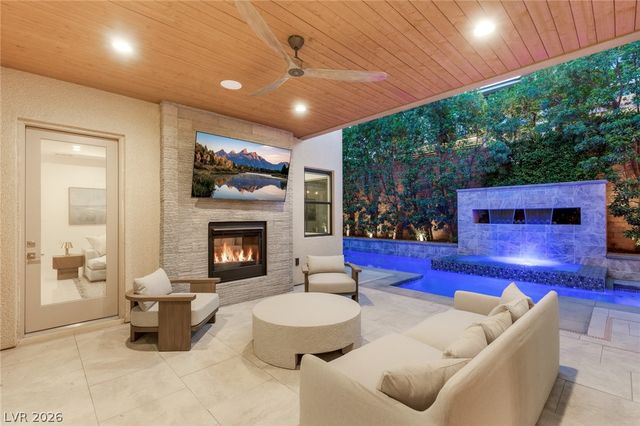 75 Pristine Glen Street, Las Vegas, NV 89135