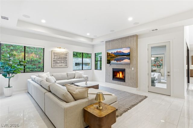 75 Pristine Glen Street, Las Vegas, NV 89135