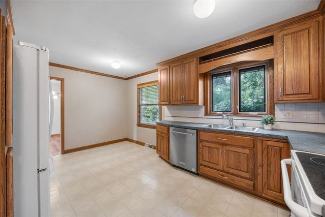 650 Staub Court NE, Cedar Rapids, IA 52402