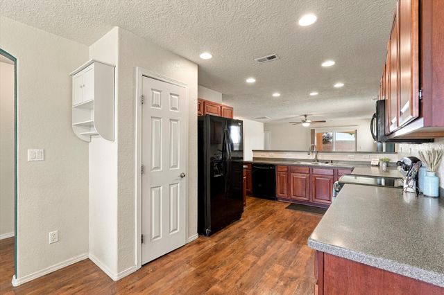 9905 Nacimiento Street NW, Albuquerque, NM 87114