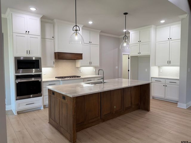 361 Heritage Way, Bullard, TX 75757