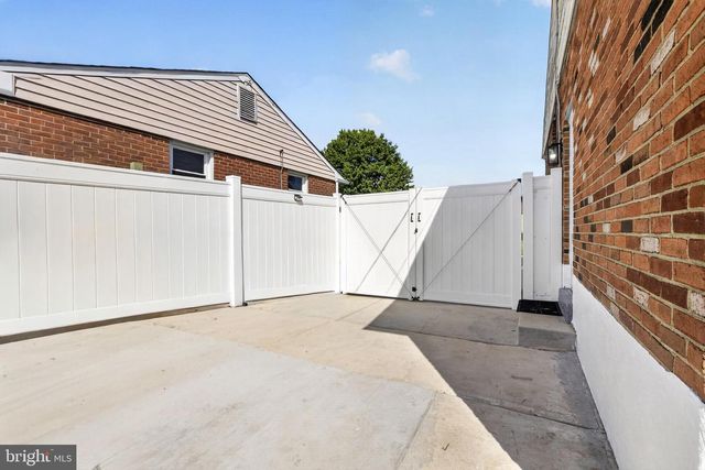 18 DONCASTER RD, New Castle, DE 19720