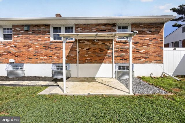 18 DONCASTER RD, New Castle, DE 19720