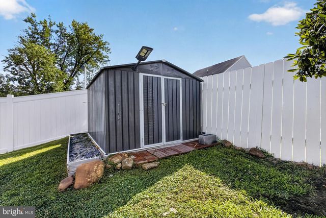18 DONCASTER RD, New Castle, DE 19720