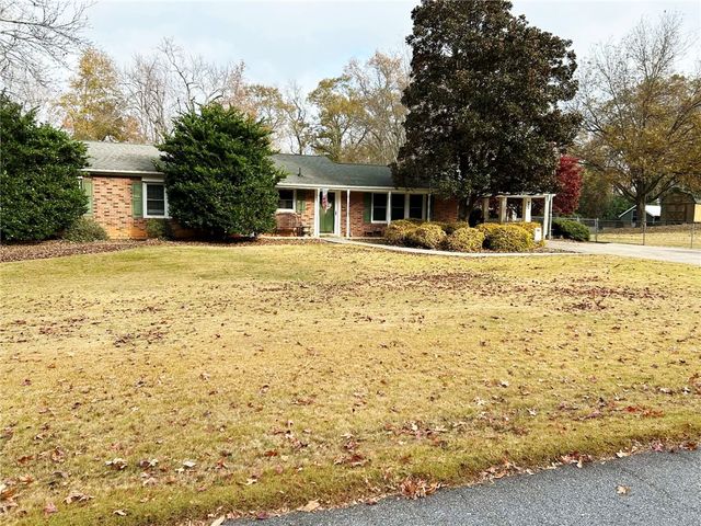 1005 Pinecroft Drive, Anderson, SC 29621