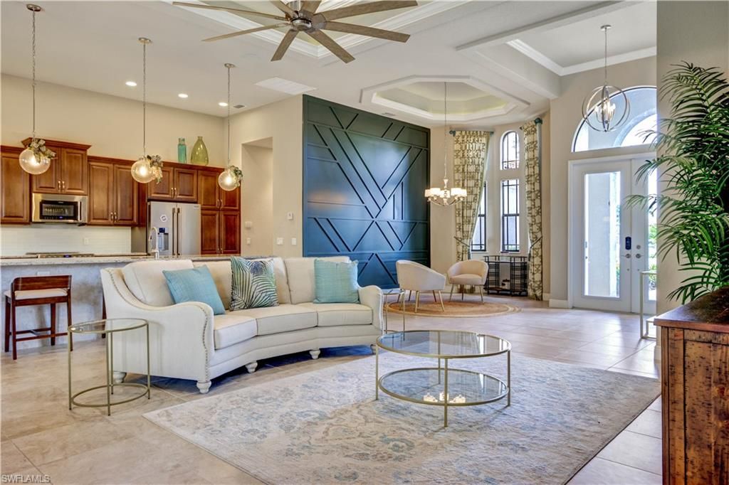 Image 12 of property listing at 1406 Cape Coral PKWY W, Cape Coral, FL 33914