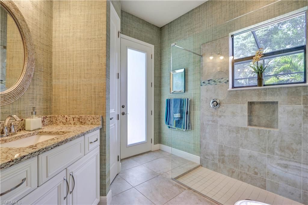 Image 17 of property listing at 1406 Cape Coral PKWY W, Cape Coral, FL 33914