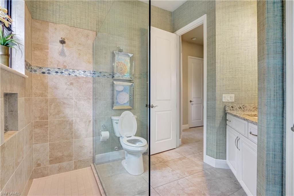 Image 18 of property listing at 1406 Cape Coral PKWY W, Cape Coral, FL 33914