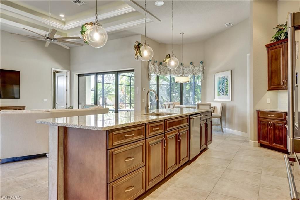 Image 9 of property listing at 1406 Cape Coral PKWY W, Cape Coral, FL 33914