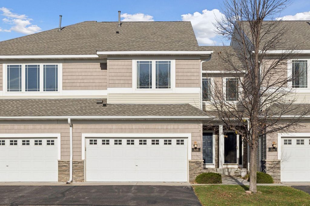 528 Sutherland Drive, Woodbury, MN 55129