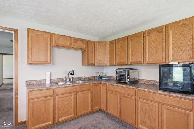 8749 Carriage Lane, Pendleton, IN 46064