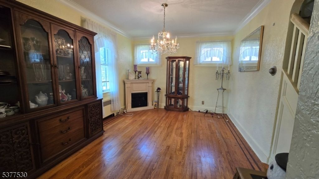 Image 2 of property listing at 2041 Lentz Ave, Union Twp., NJ 07083