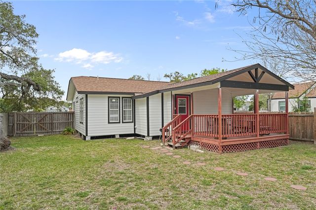 145 S Rife St, Aransas Pass, TX 78336