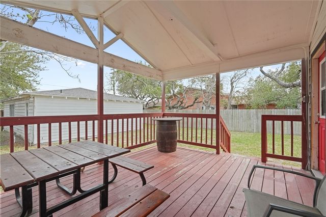 145 S Rife St, Aransas Pass, TX 78336