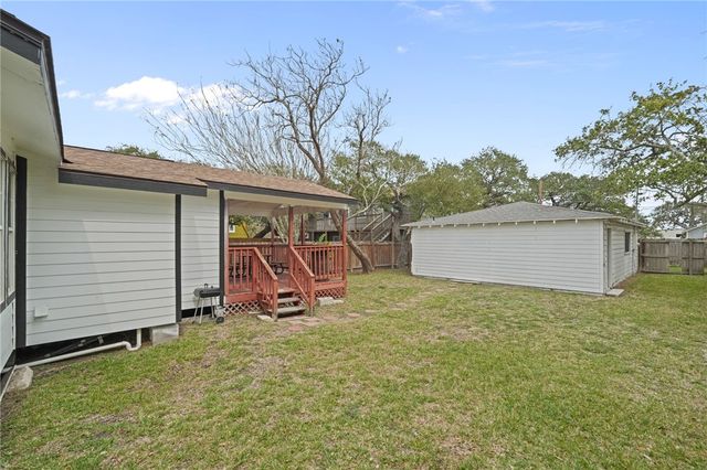 145 S Rife St, Aransas Pass, TX 78336